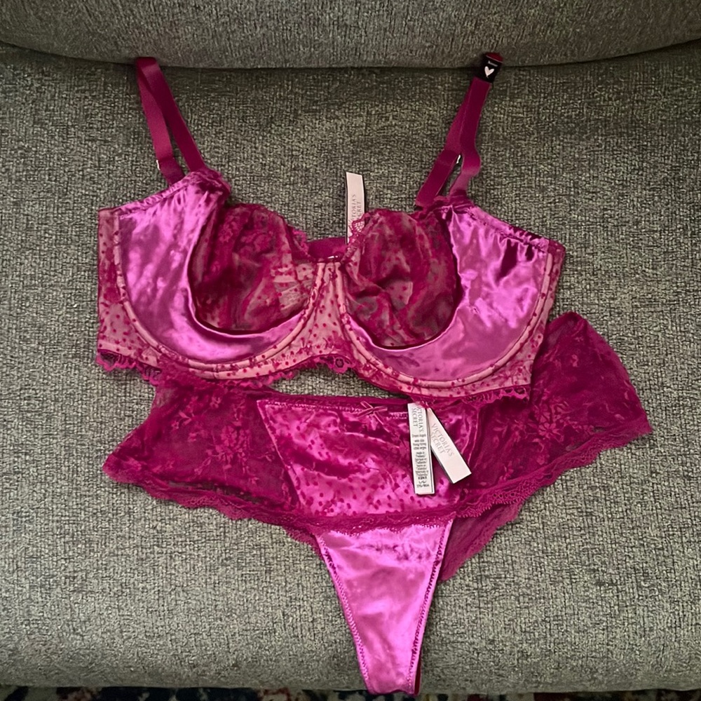 NWT Victoria’s Secret Bra Sizes 36DDD, 34DDDD(G), or 38DD (E)